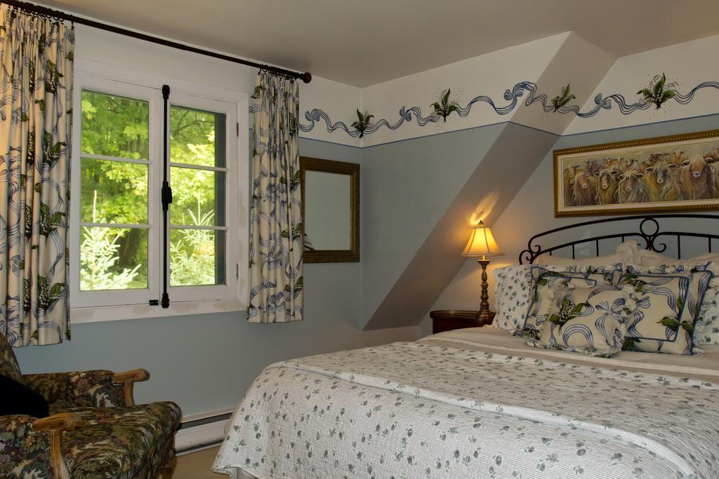 Le Petit Clocher Gite Touristique B & B Saint-Sauveur Room photo